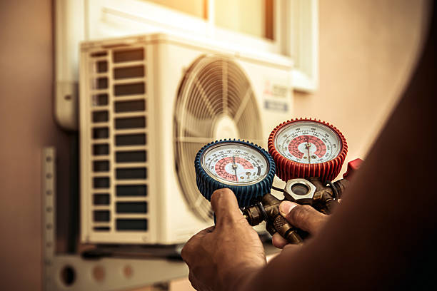Professional Ac Installation technician working in Alvord, TX